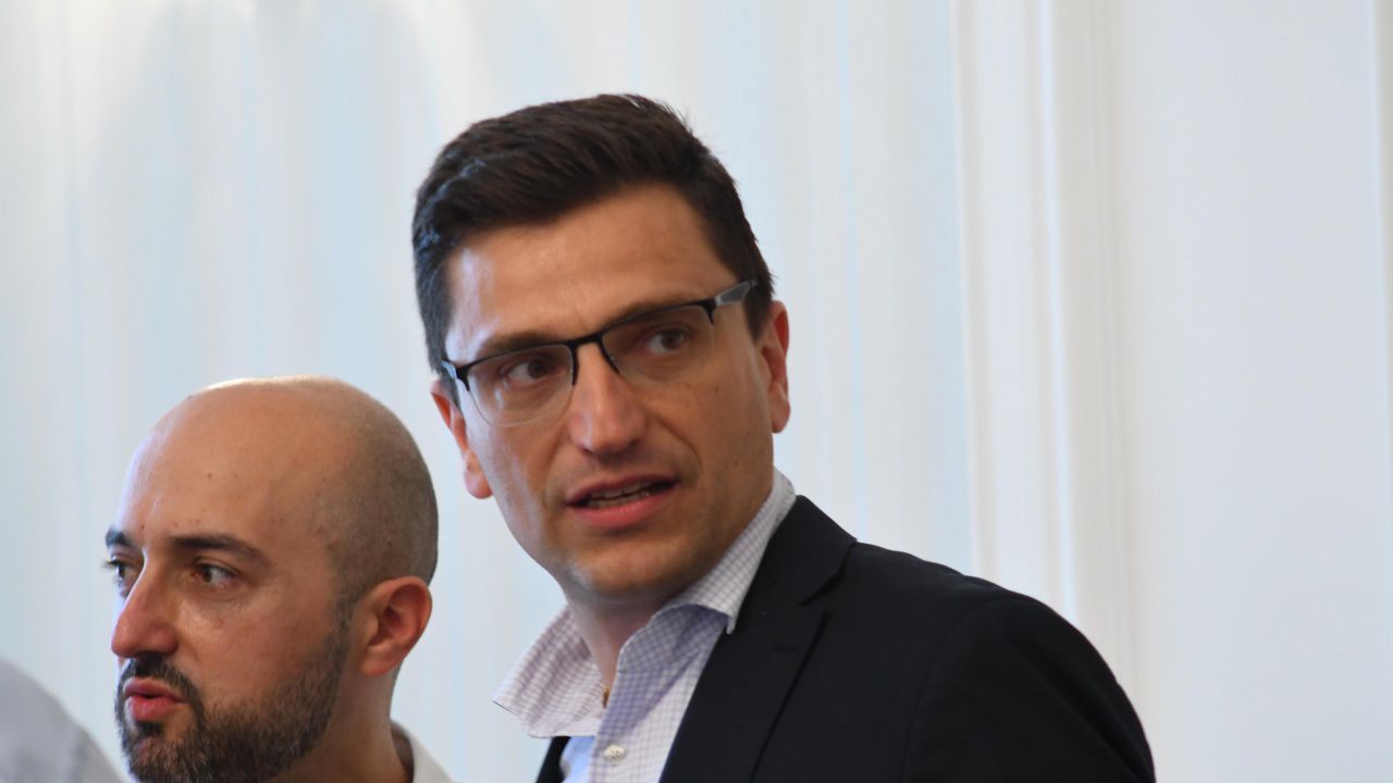 Сабрутев (ПП-ДБ): Протестират, защото искат олиото да стане 10 лв. за литър, а хляба - 5 лв.