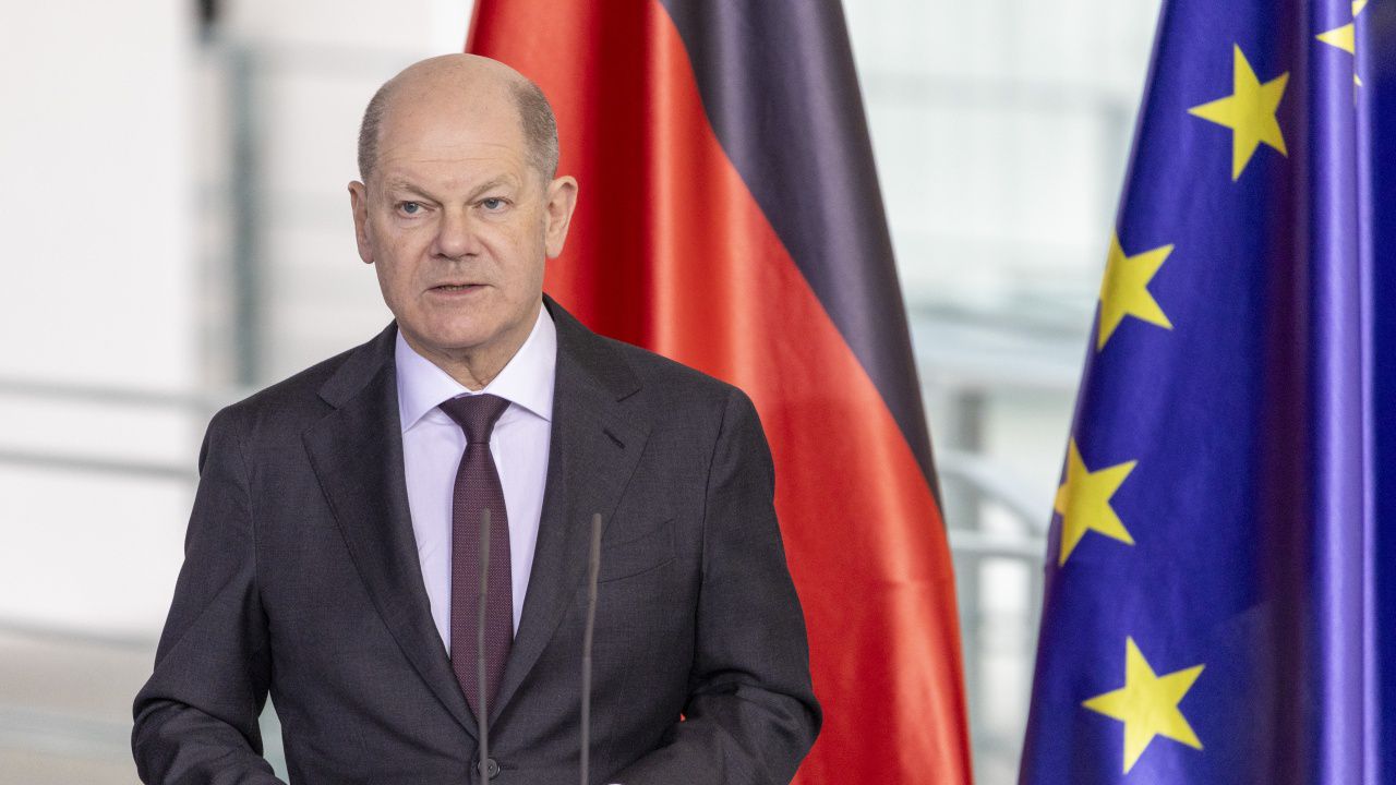 Шолц вижда "добър импулс" в речта на Макрон за Европа