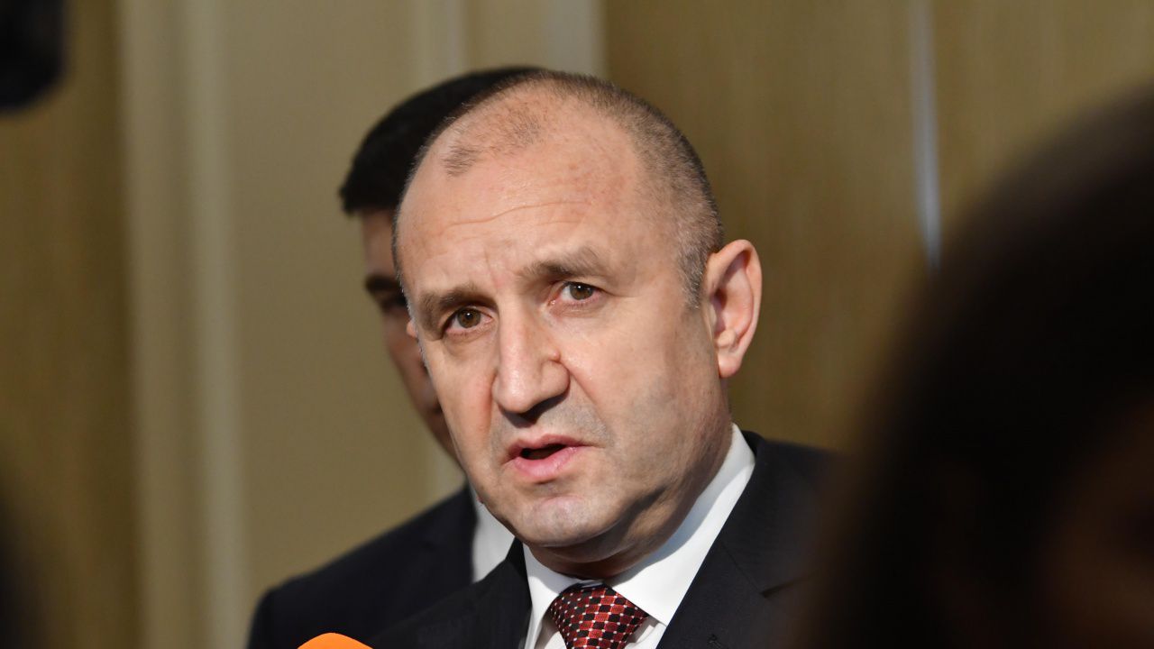 Радев обяви графика за консултациите с парламентарните групи