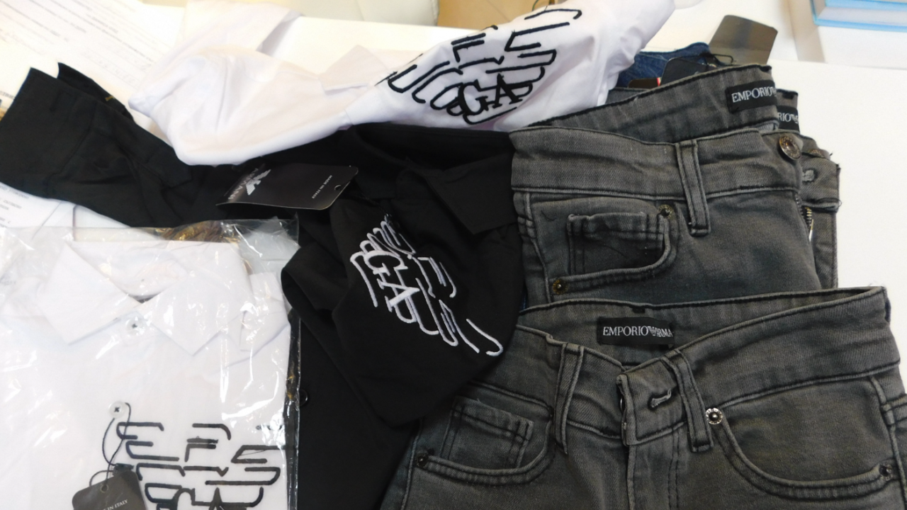 Фалшиви маркови стоки са иззети при акция