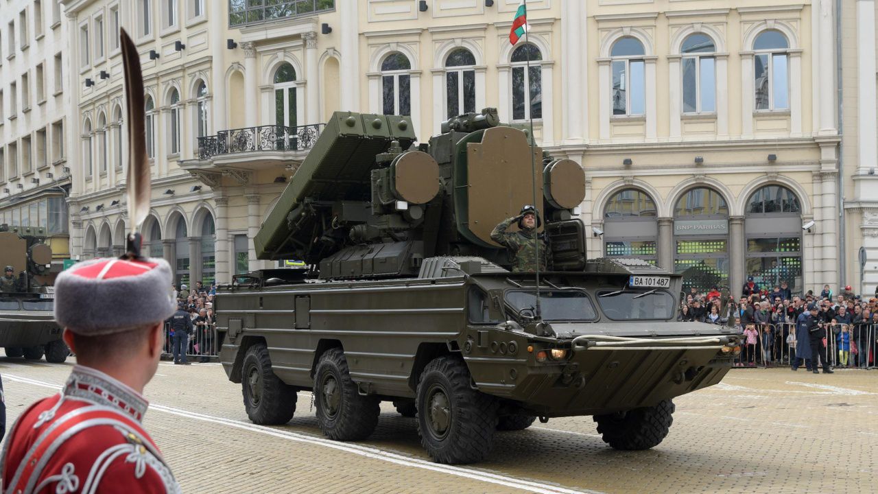 Военният парад се завръща на жълтите павета