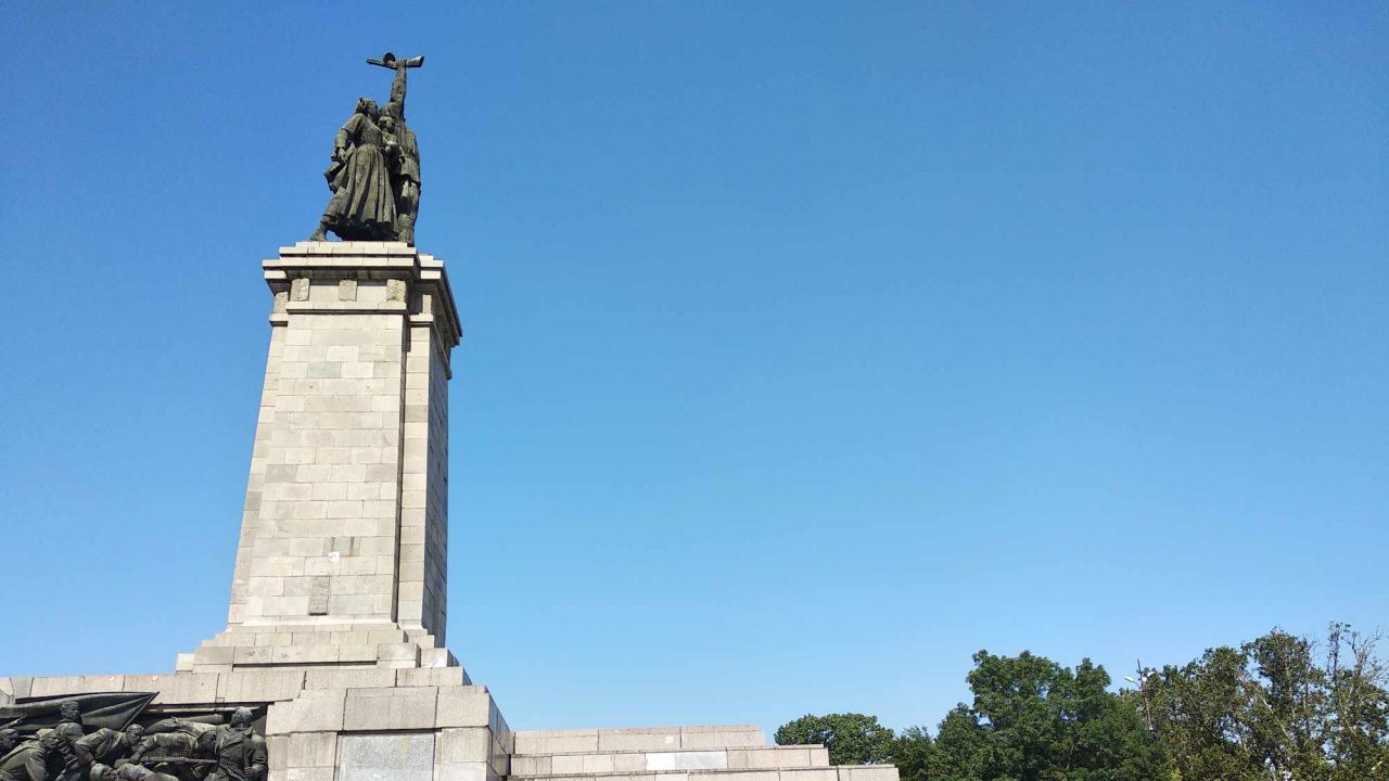 Изведоха протестиращите от лагера пред Паметника на Съветската армия