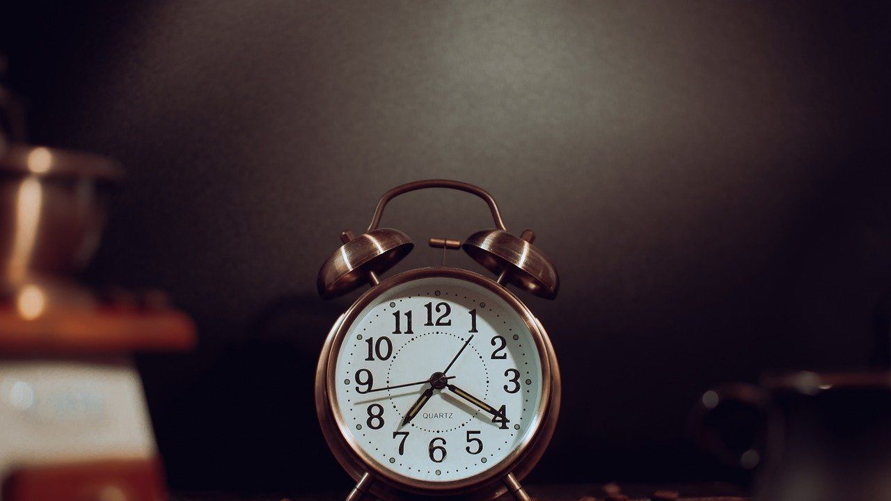 Кога местим стрелките на часовниците?