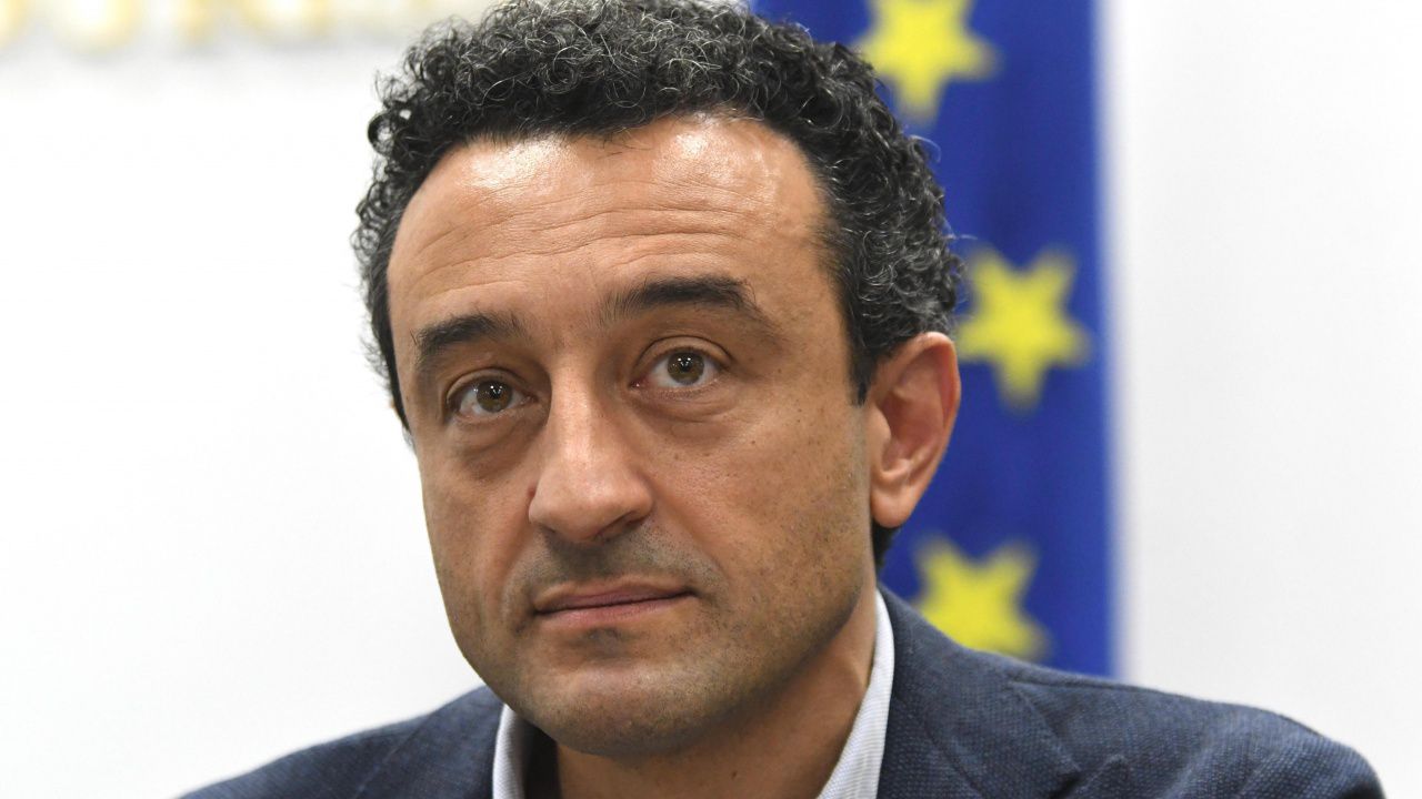 Лорер се извини за "хвалбите" по адрес на Пеевски