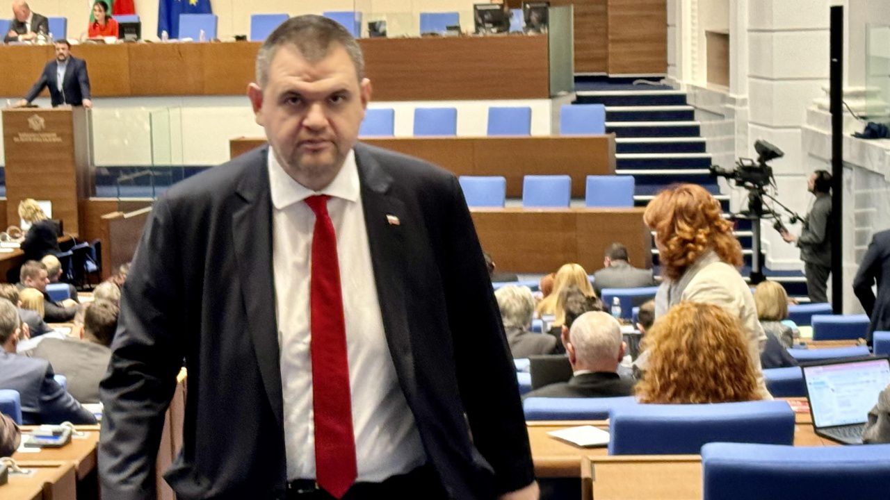 Председателят на ДПС Делян Пеевски знаково повежда листата на Движението в Кърджали