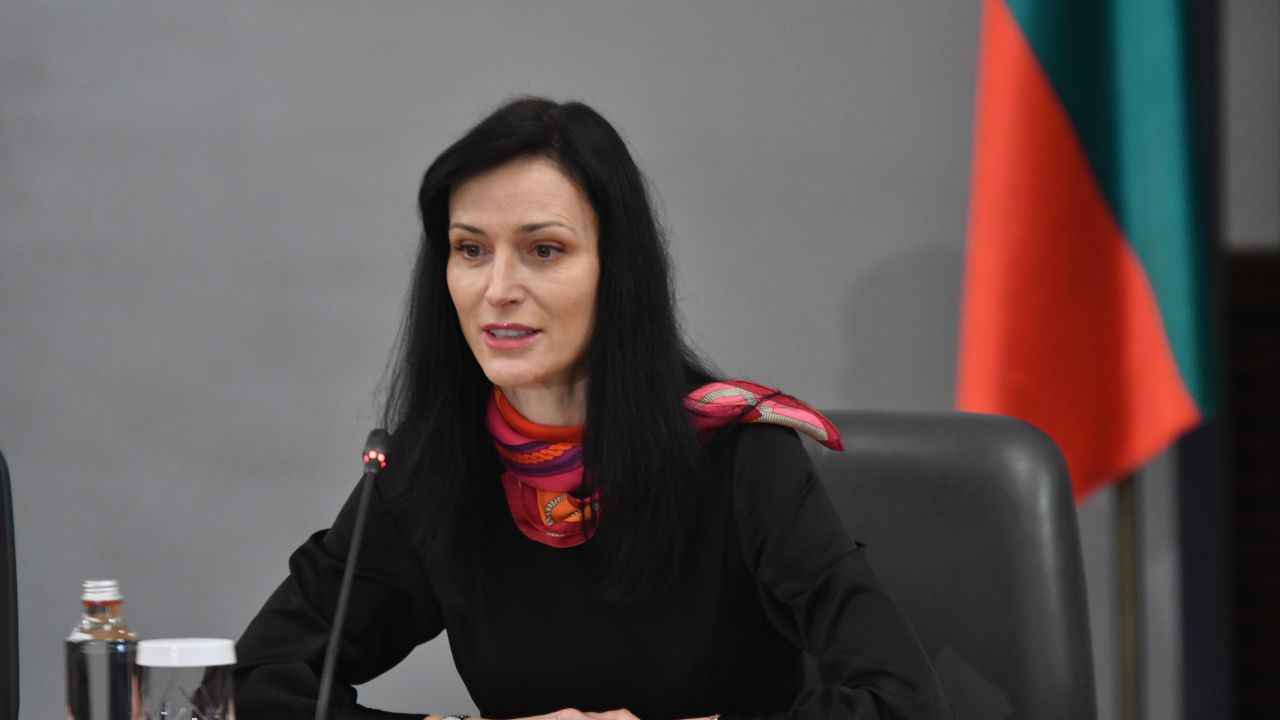 Мария Габриел: Нуждаем се от външнополитическа стратегия, трябва да се обединим и да опазим демокрацията