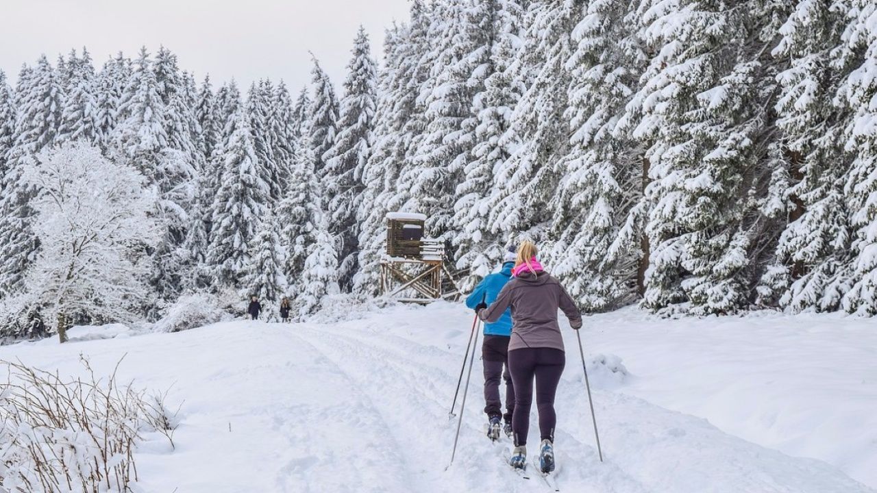 Министър Динкова: Над 4,5% ръст на туристите в зимните ни курорти през декември