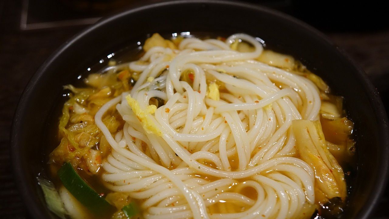 "Къриън еър" спира да предлага чашата с горещи нудли във връзка с нарасналия брой инциденти заради турбуленцията