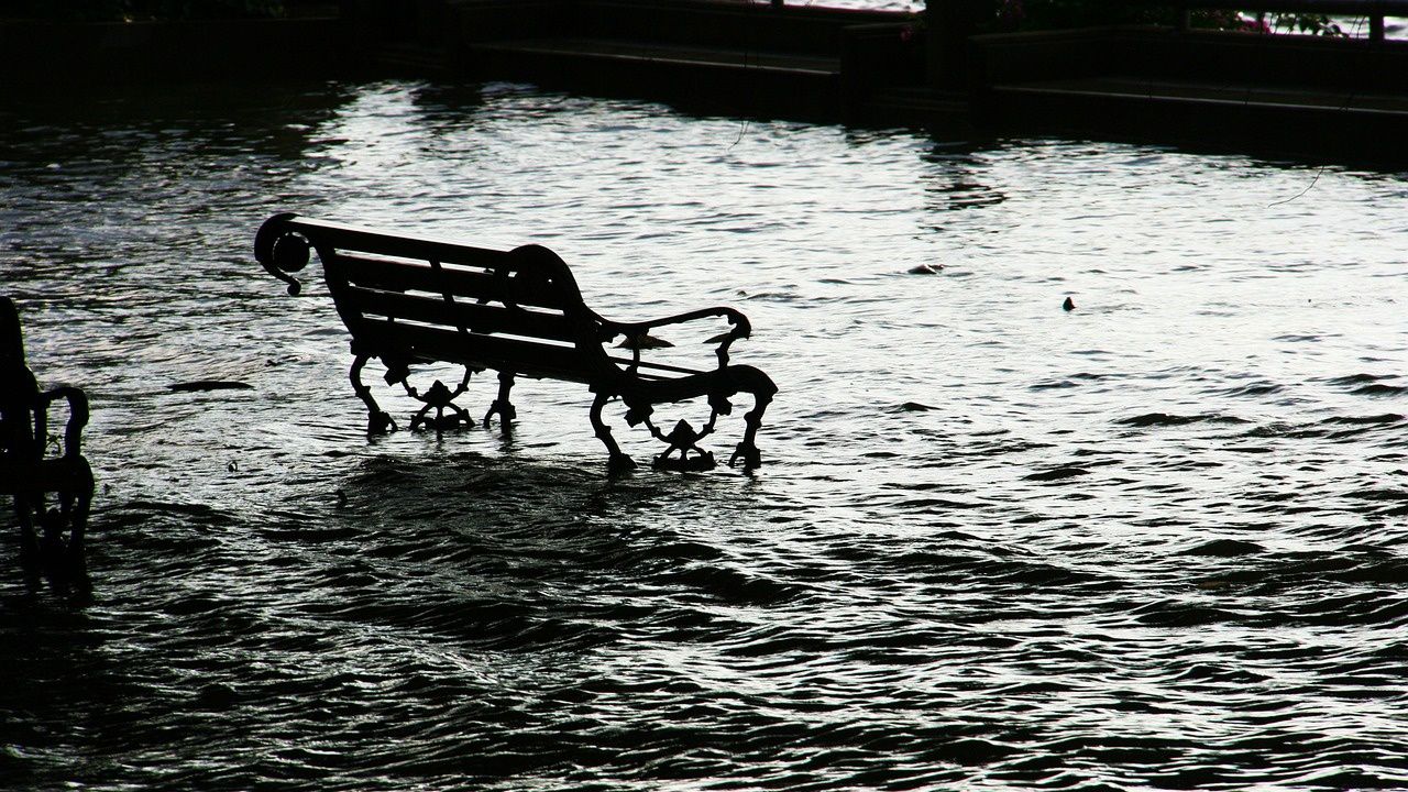 Сейшелските острови въвеждат извънредно положение след наводнения и взрив в склад за експлозиви