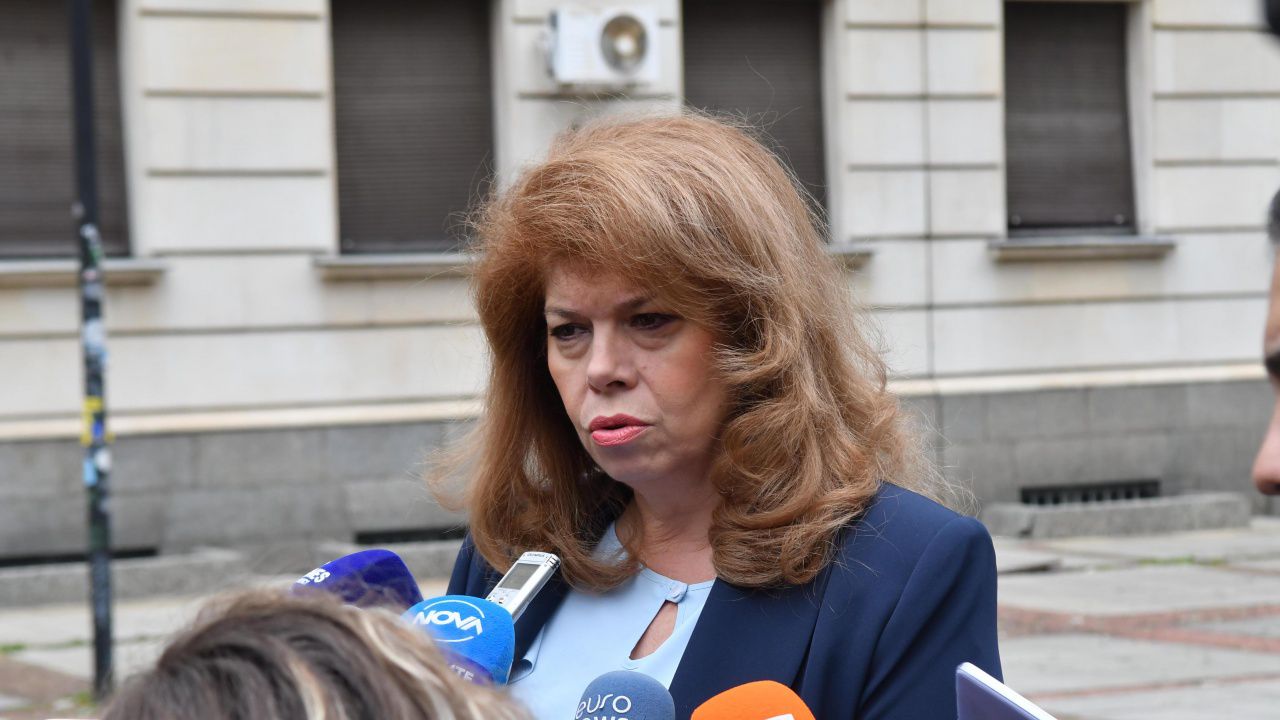 Йотова: Смяната на председателя на ДАНС е в правомощията само на президента