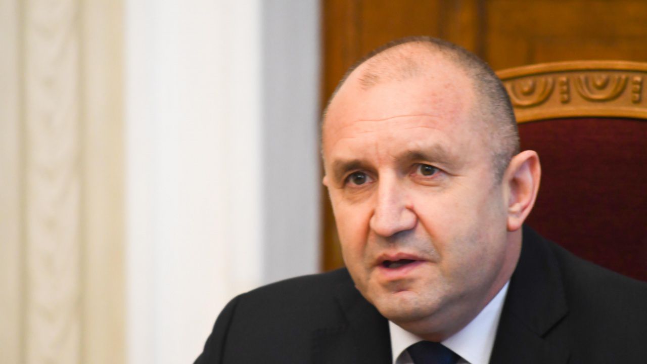 Президентът връчва мандат за съставяне на правителство на ГЕРБ-СДС