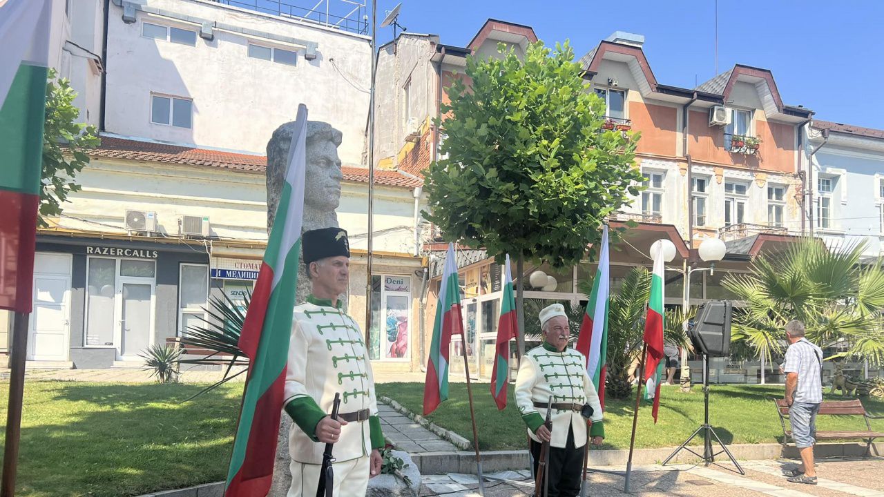 В Кюстендил отбелязаха годишнината от рождението на Васил Левски