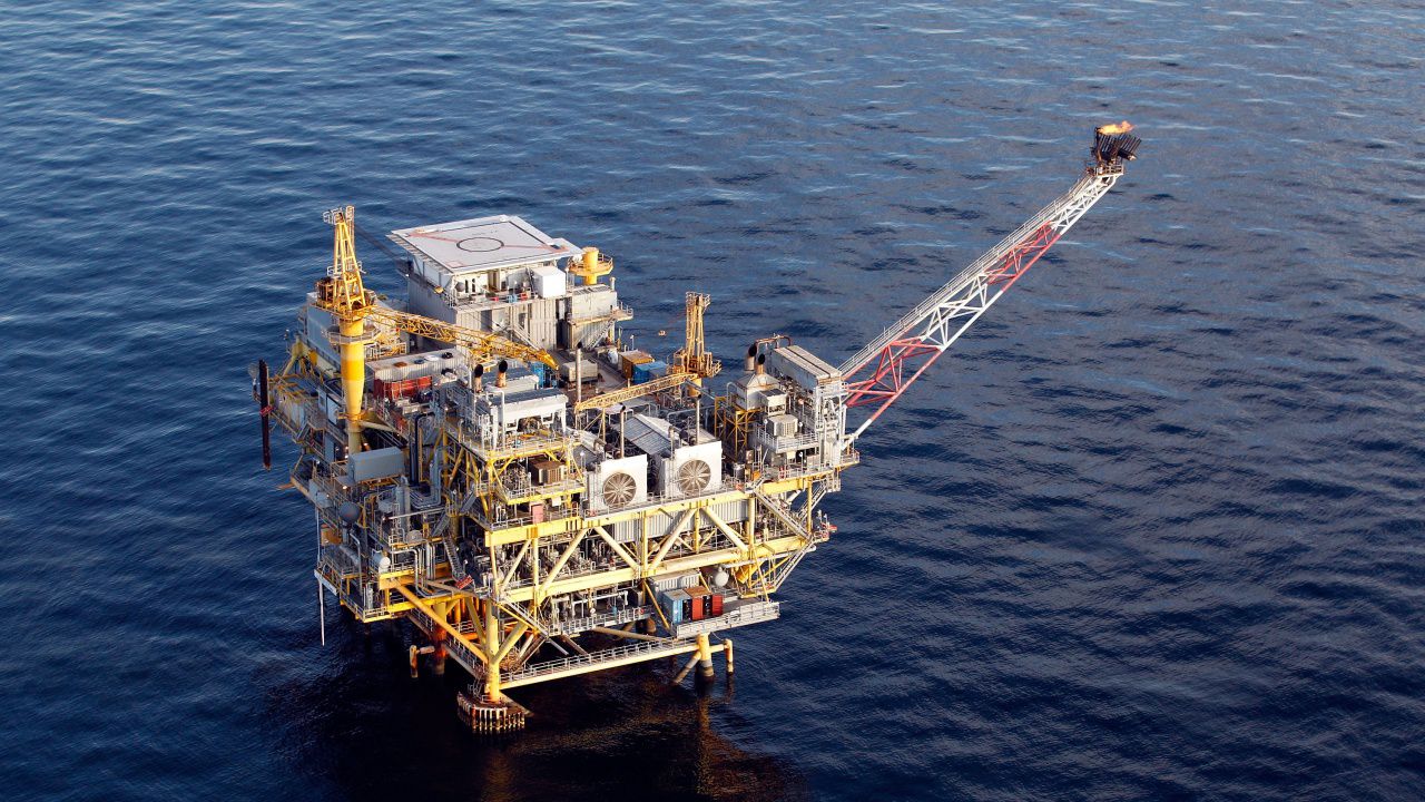 Петролът поскъпва на фона на силното търсене от САЩ