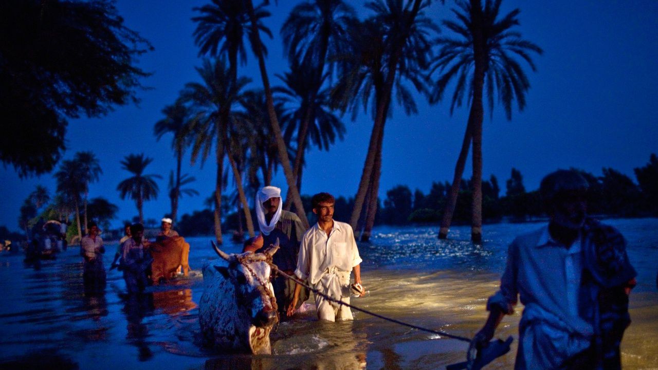 Мощен порой наводни Дубай