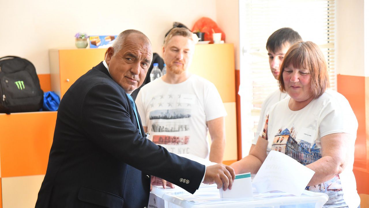 Бойко Борисов гласува: От "заклинанията" сутринта, аз не виждам как ще се състави правителство