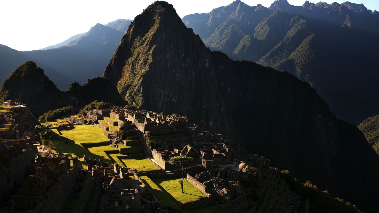 Швейцарец и французин се разголиха насред Мачу Пикчу, арестуваха ги
