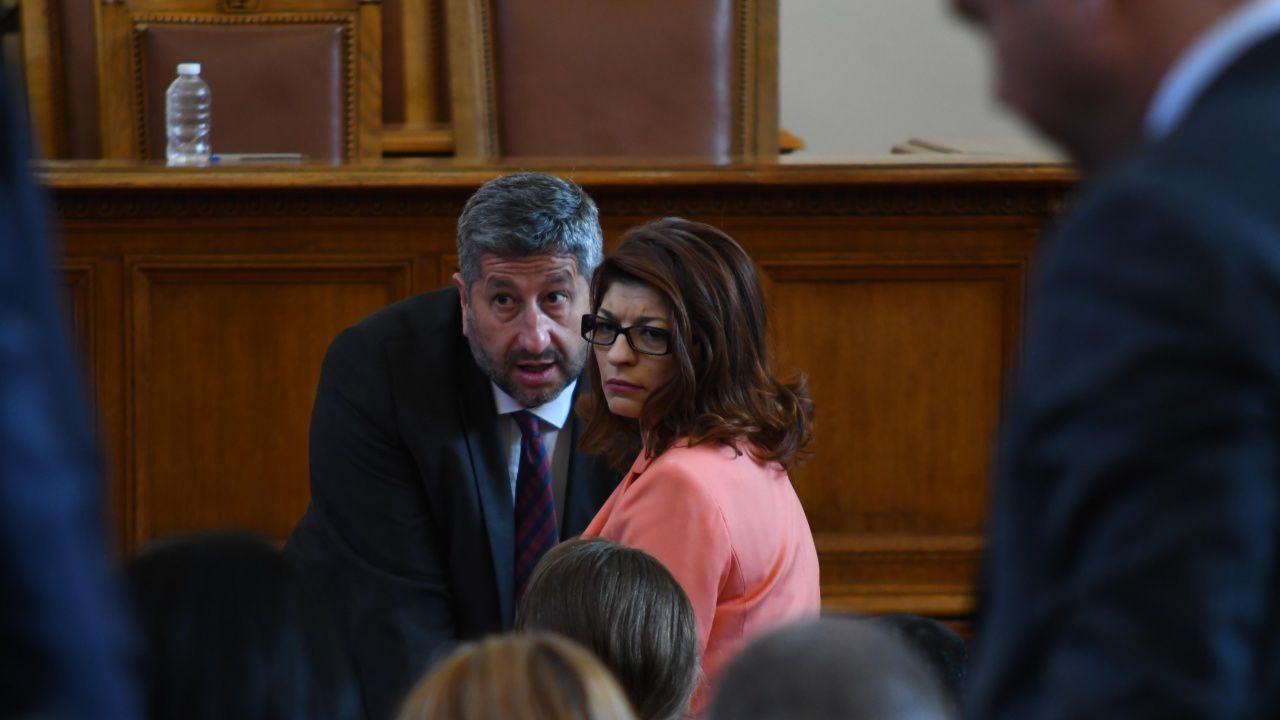 Атанасова: Недопустимо е Спецов отново да оглави НАП