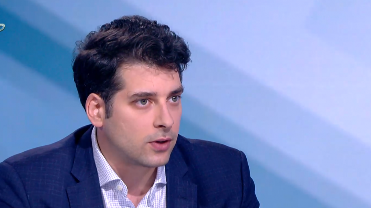Пеканов обясни проблемите около ПВУ: То е като във футбола - и там нямаме резултатите, които искаме, затова се налага да подкрепям Австрия