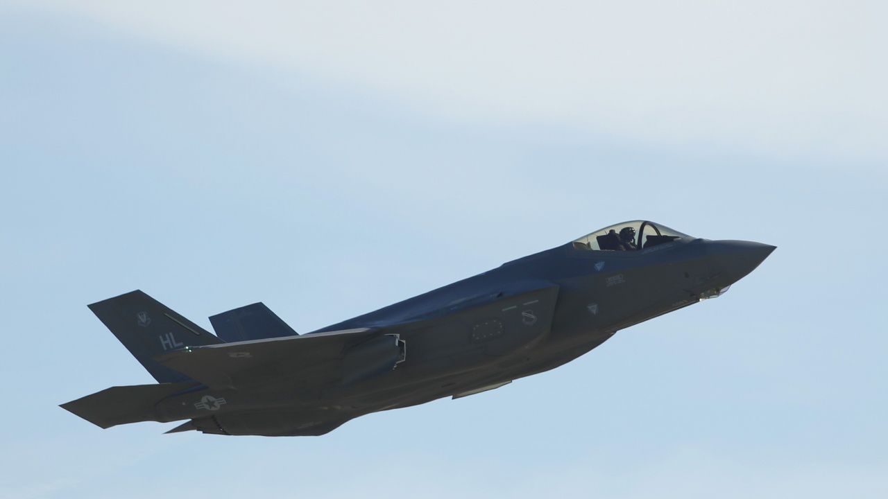 Румъния купува изтребители F-35