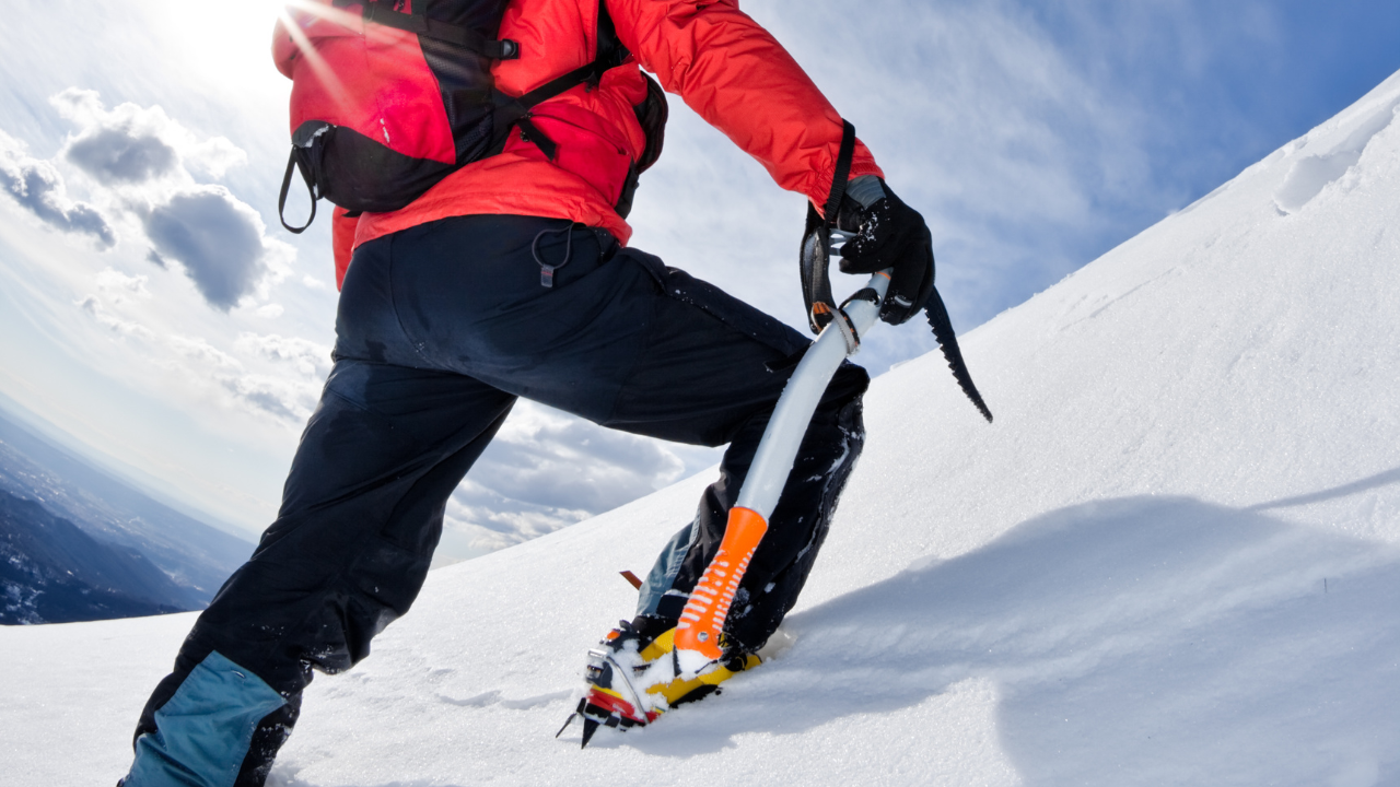 Алпинисти загинаха в Хималаите, българин се спаси по чудо