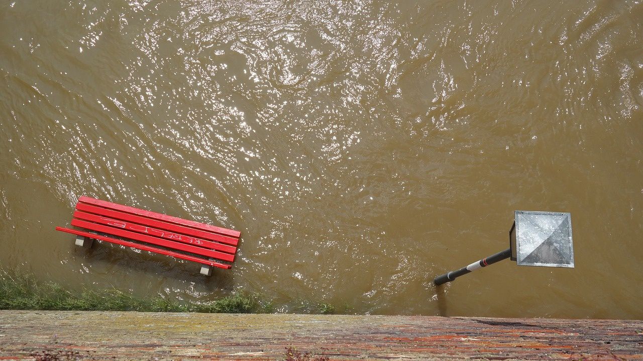 Десет души загинаха в Шри Ланка заради наводнения и кални свлачища, училищата са затворени