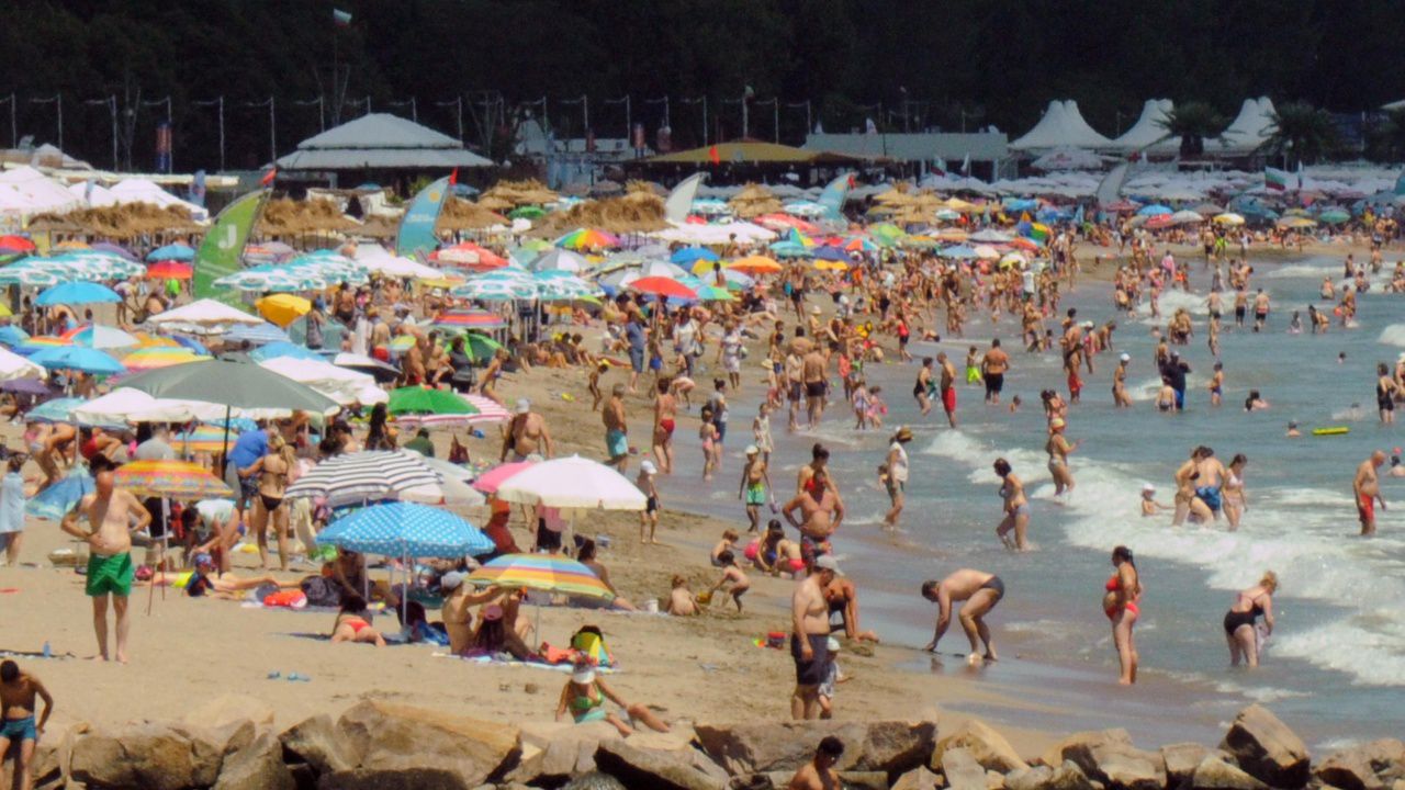 Колко туристи идват на почивка у нас?