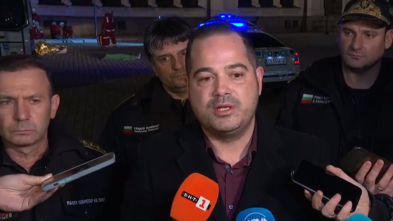 МВР тренира антитерористична операция с автомати пред "Александър Невски"