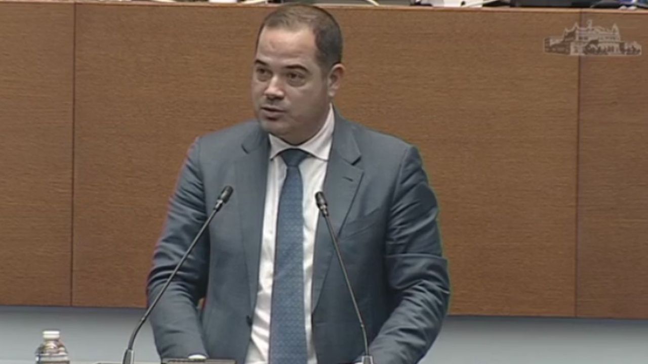 Калин Стоянов разкри пред депутати подробности за обществената поръчка за лични документи, подписана от Демерджиев