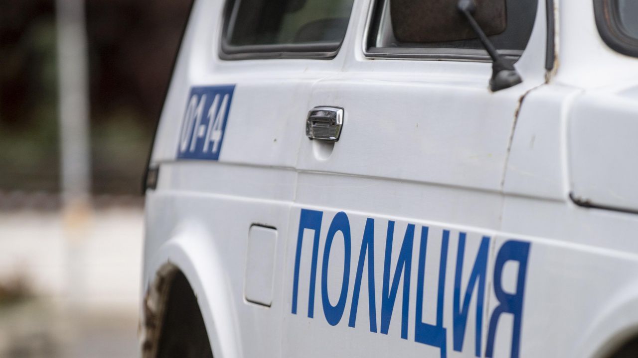 Кола блъсна ученичка на пешеходна пътека в Казанлък