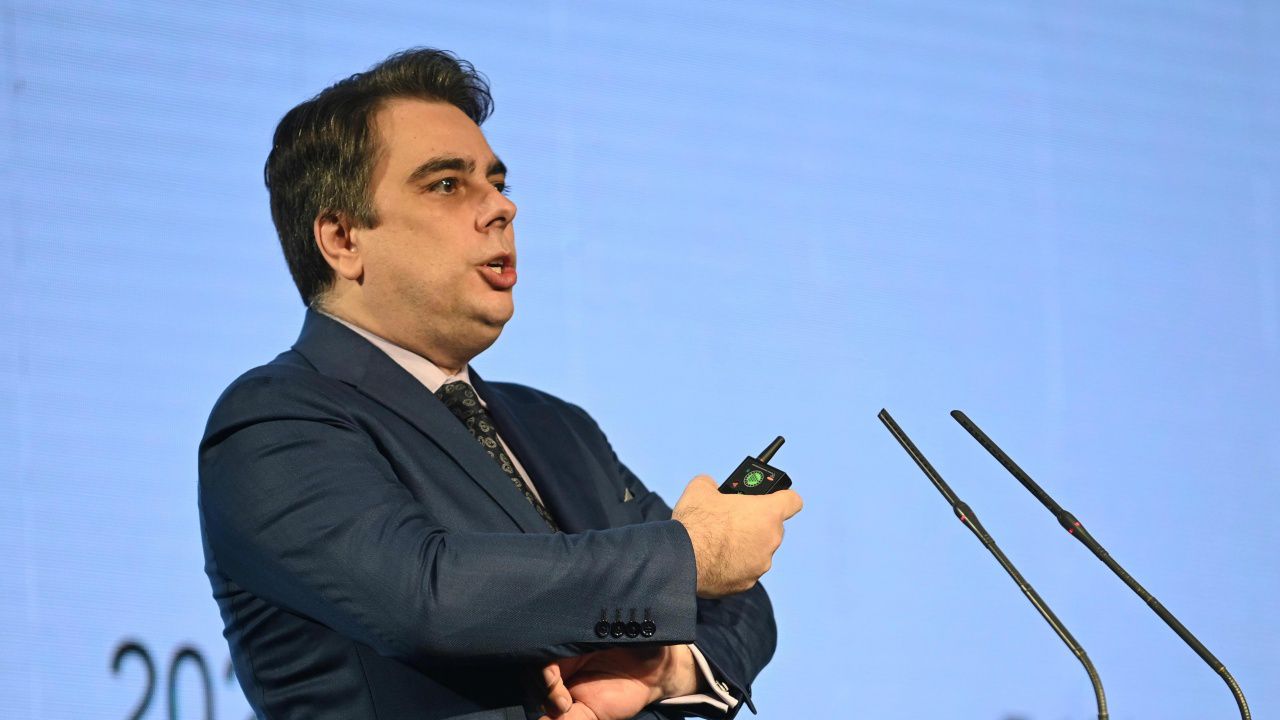Асен Василев: Фалитът на държавата отново се отложи!