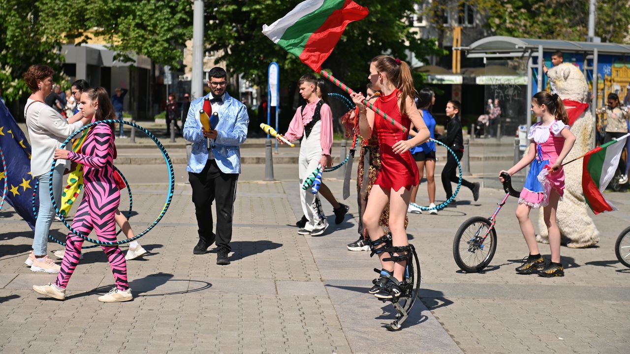 Празнично шествие за Деня на труда в центъра на София