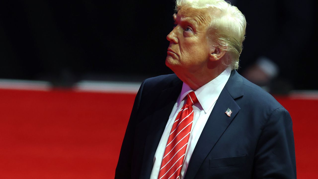 Ирански хакери заплашиха да публикуват кореспонденция на Доналд Тръмп