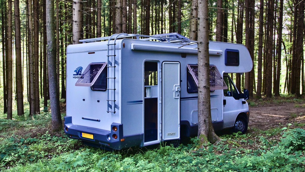 Наредба ще определя местата за временно разполагане на палатки, кемпери