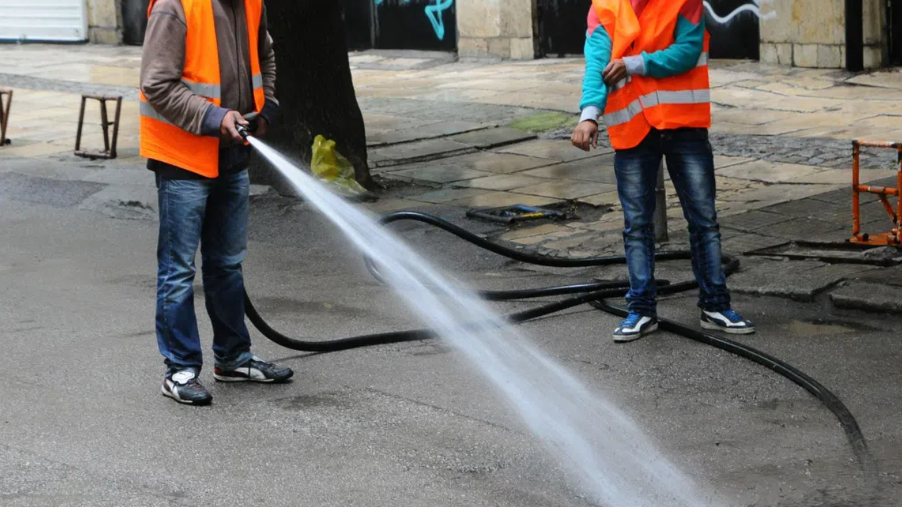 Забраниха поливането и миенето на улици с питейна вода в Нова Загора