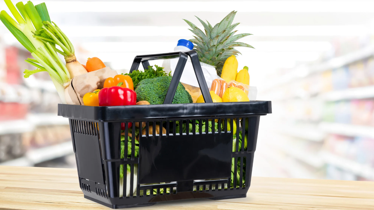 Цената на потребителската кошница се e повишила с 1 лев