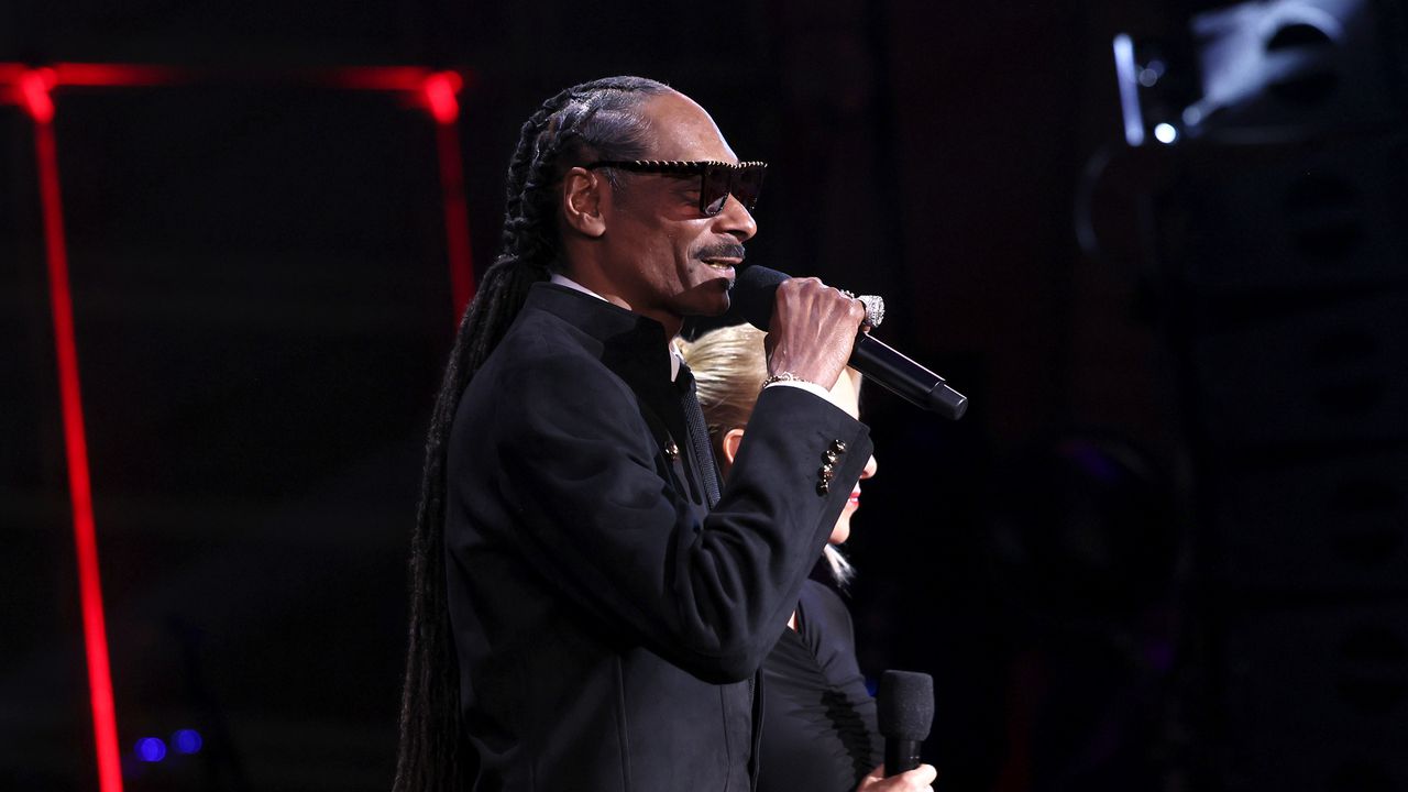 Snoop Dogg се извини за коментарите си относно ЛГБТК+ сцената в „Светлинна година“: Моя грешка