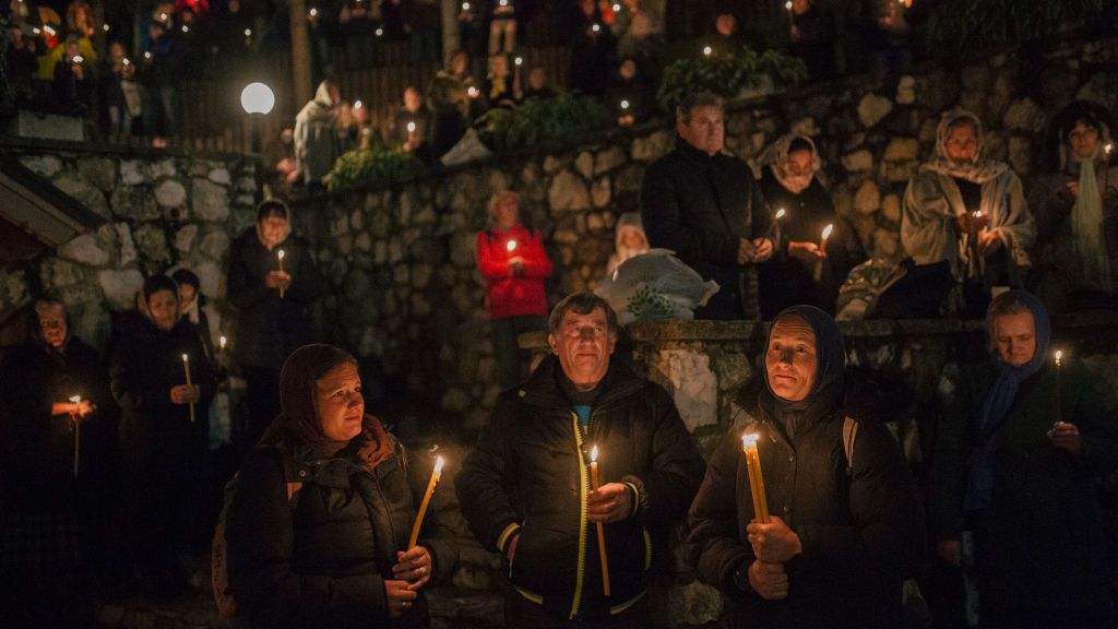 Студенти и граждани в няколко сръбски града отдадоха днес почит