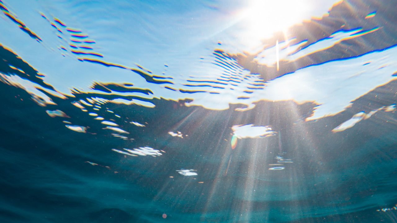 Планетолози: Световният океан има извънземен произход