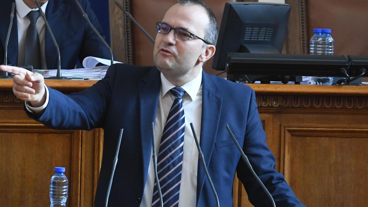 Мартин Димитров: Правителството готви вдигане на данъци и осигуровки - това е обществена тайна