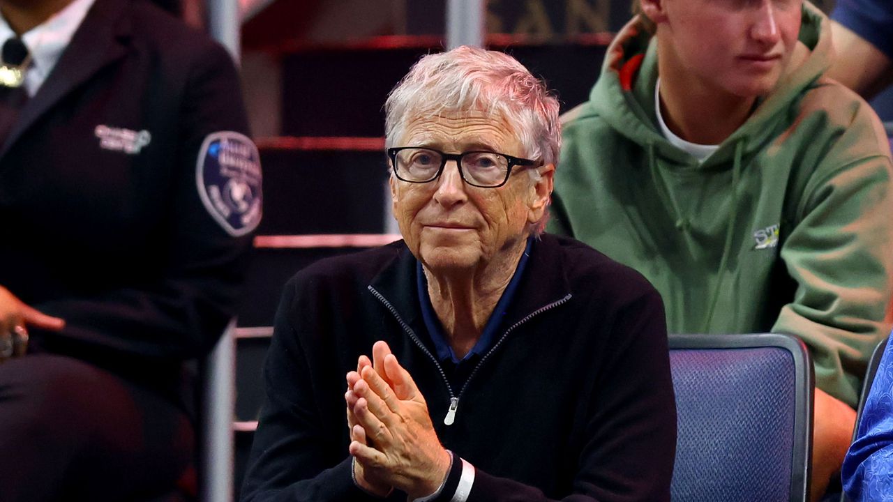 Бил Гейтс: Спокойно, програмистите ще изкарат още поне 1 век без заплаха от AI