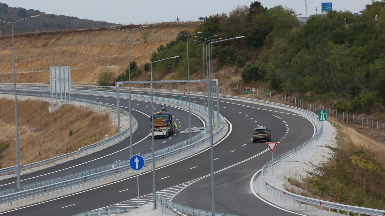 Всъщност земите са отчуждени преди около три години, когато собствениците