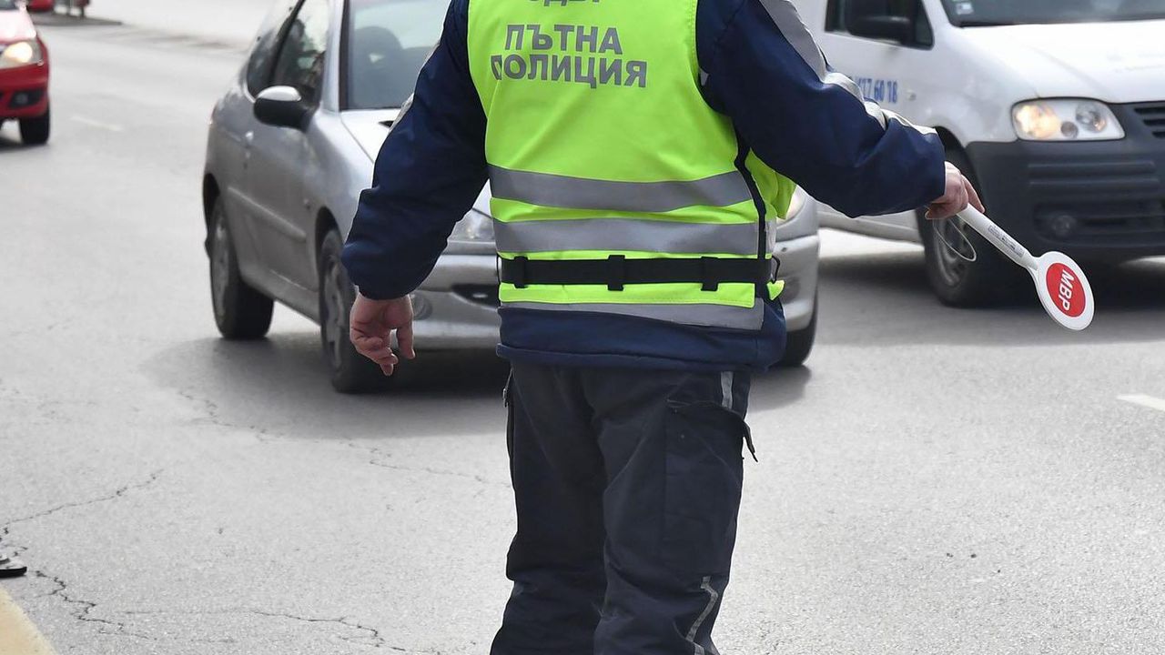 Извършен е контрол на 16 551 водачи и пътници. Съставени