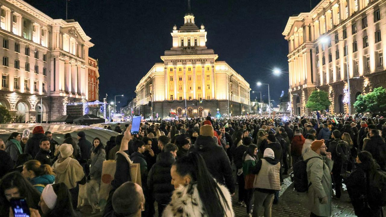 По информация от сайта на електроразпределителното дружество Електрохолд нарушено захранване