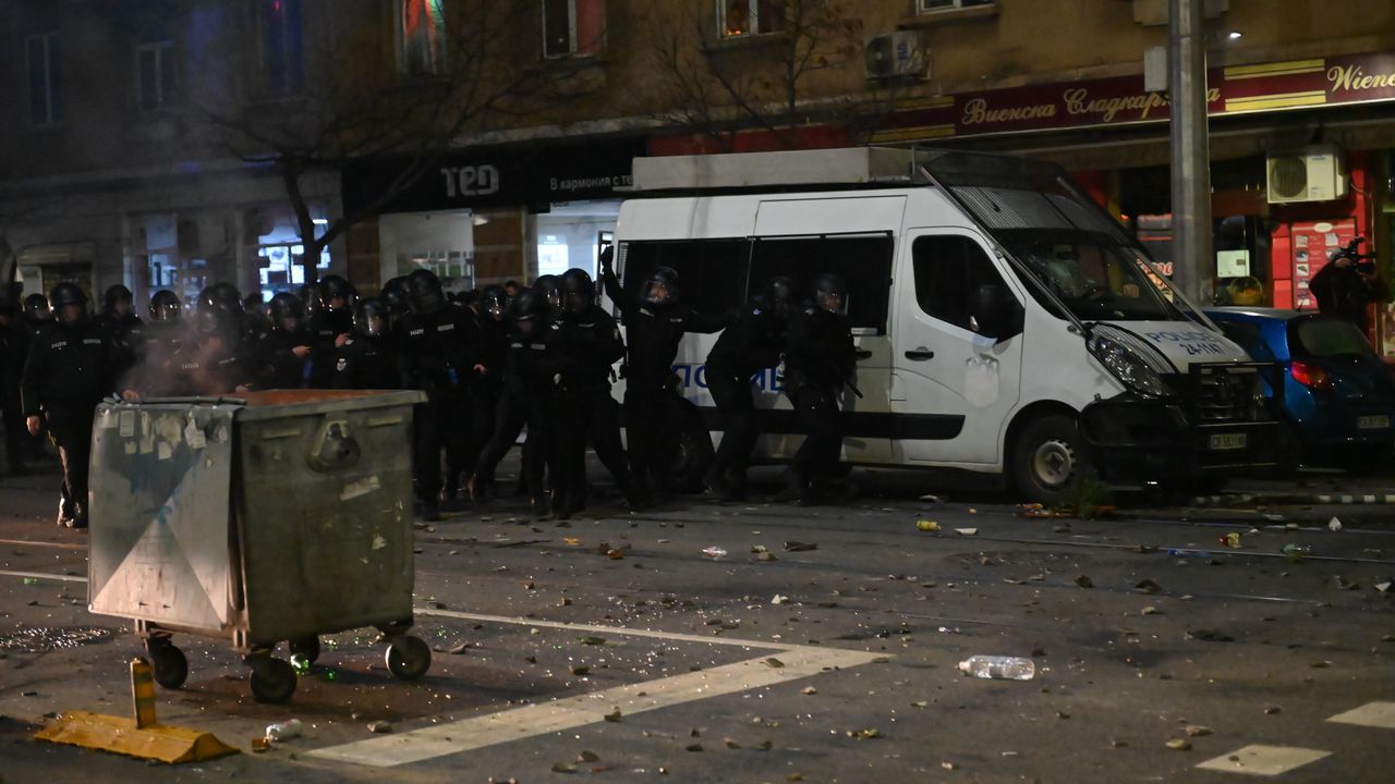 Оставката на Даниел Митов трябва да бъде депозирана още тази