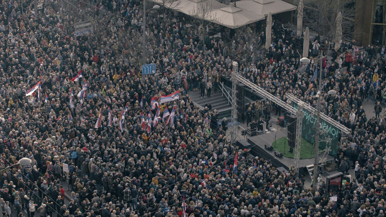 Протестиращите студентите от Белград и Нови Сад се събраха на един от ...
