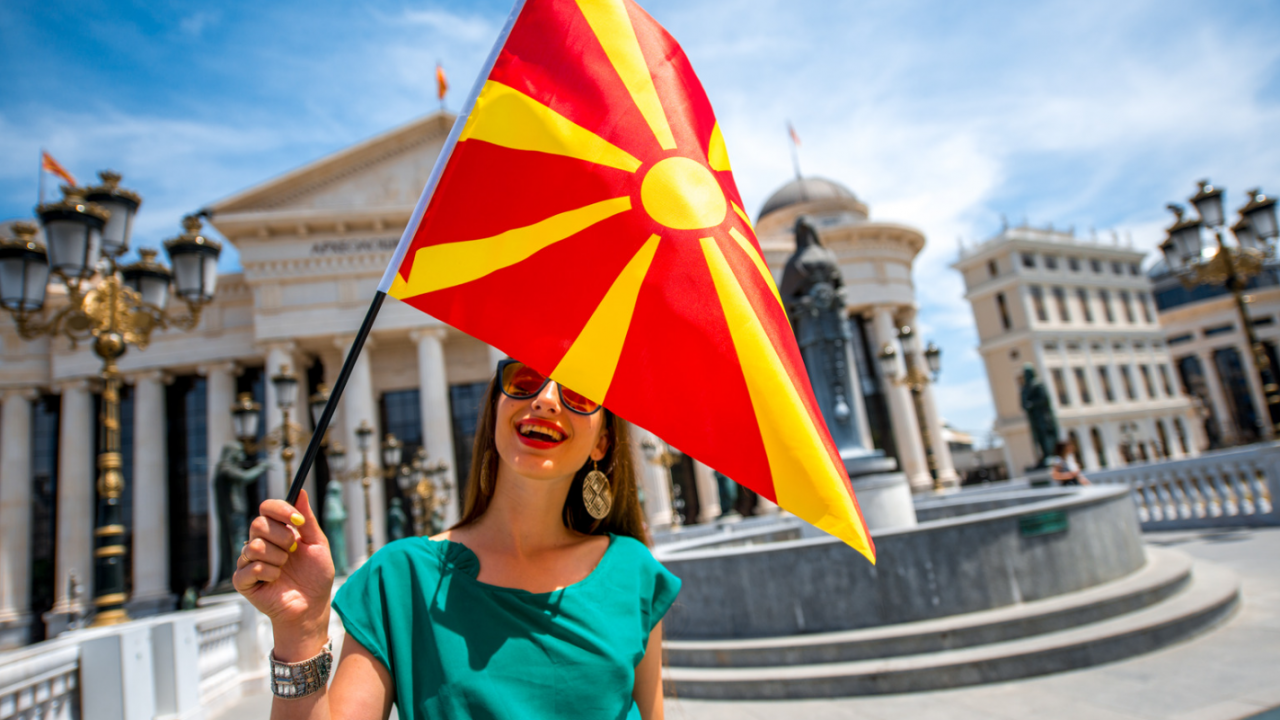 В Скопие коментират дали редовно правителство в България би променило позицията на София за включването на българите в конституцията на РСМ