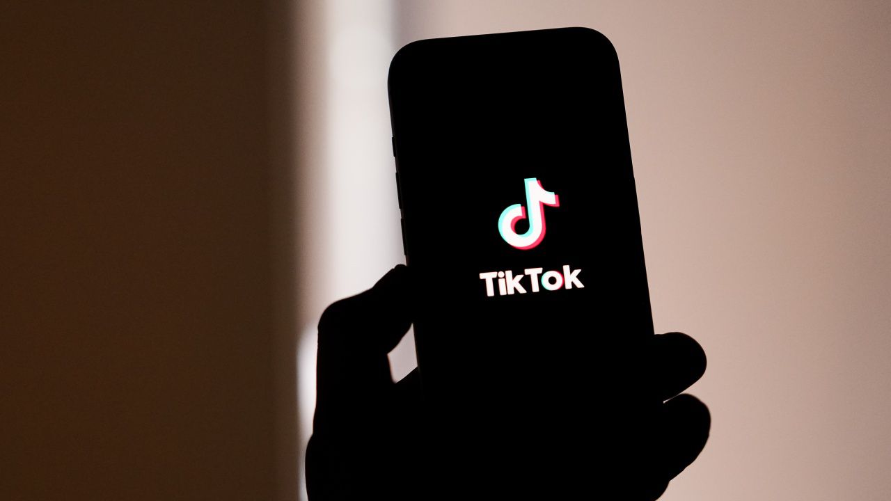 „Бeжaнци oт ТіkТоk“: RеdNоtе стана лидер по изтегляния в Apple App Store в САЩ