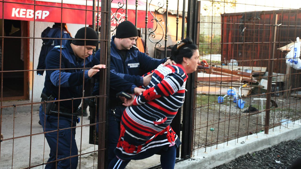 Спецоперация в Бургас: Заловиха жена, приготвяла „друсан чай“