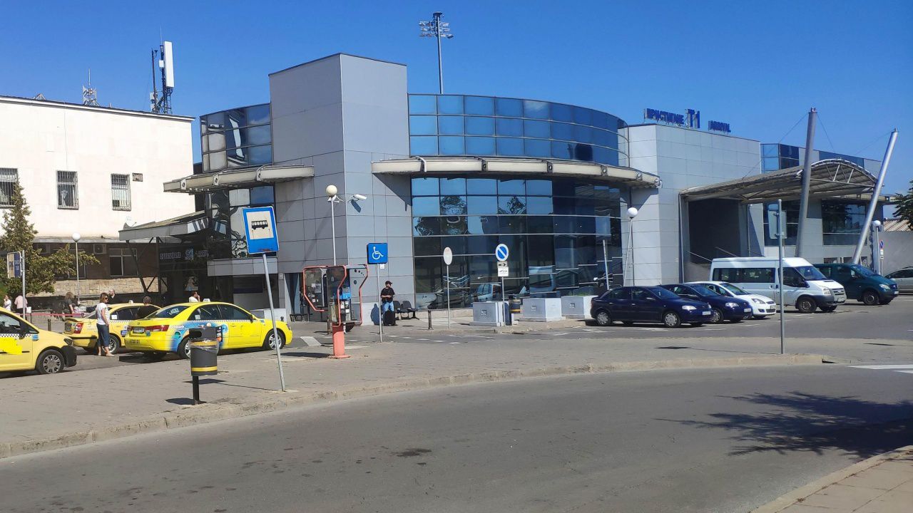 Между терминалите на летището: Копърки дерат по 20 лв. на километър