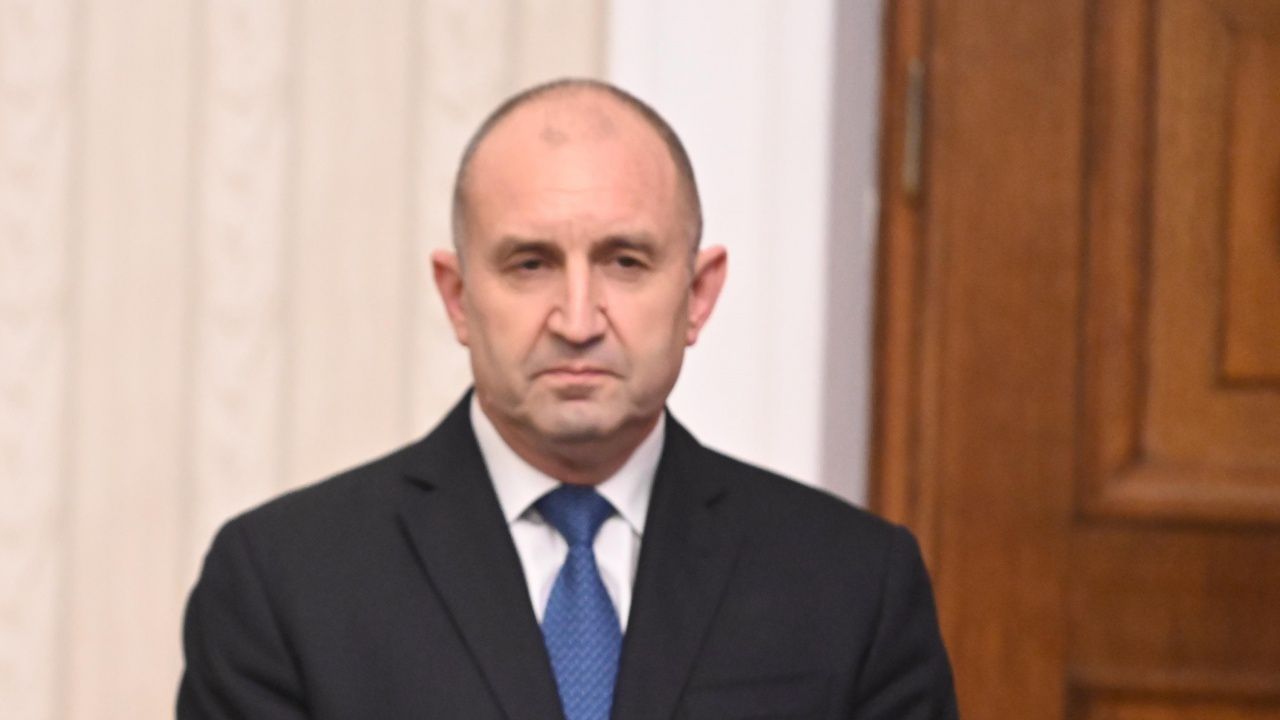 Радев разговаря с емира на Катар шейх Ал-Тани, покани го в България